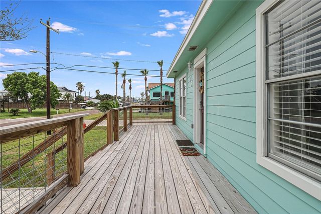 403 S Gulf St, Port Aransas, TX 78373
