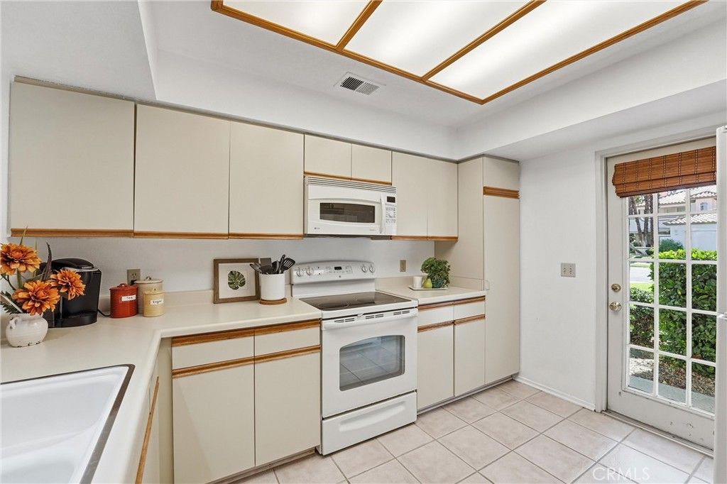 Image 13 of property listing at 128 Desert Falls Drive E, Palm Desert, CA 92211