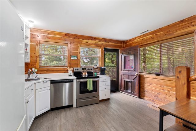 805 County Road 309, Eureka Springs, AR 72632