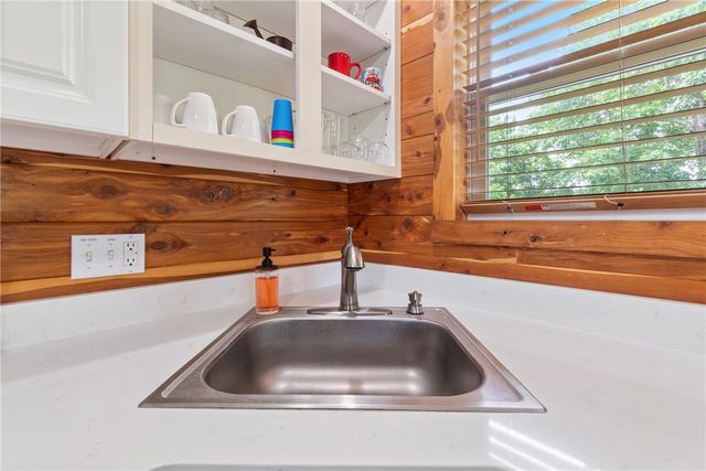 805 County Road 309, Eureka Springs, AR 72632