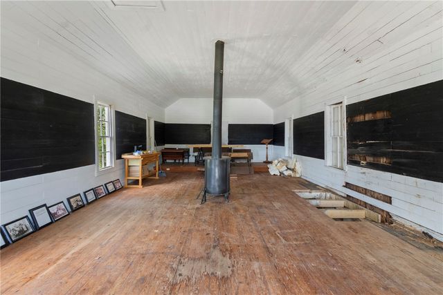 805 County Road 309, Eureka Springs, AR 72632