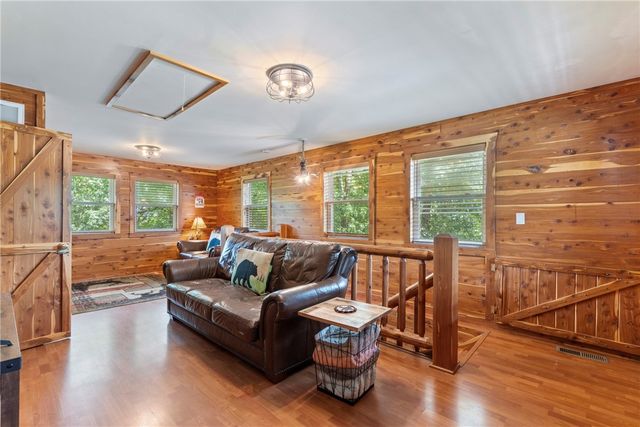 805 County Road 309, Eureka Springs, AR 72632