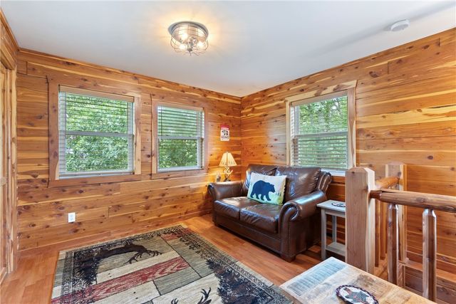 805 County Road 309, Eureka Springs, AR 72632