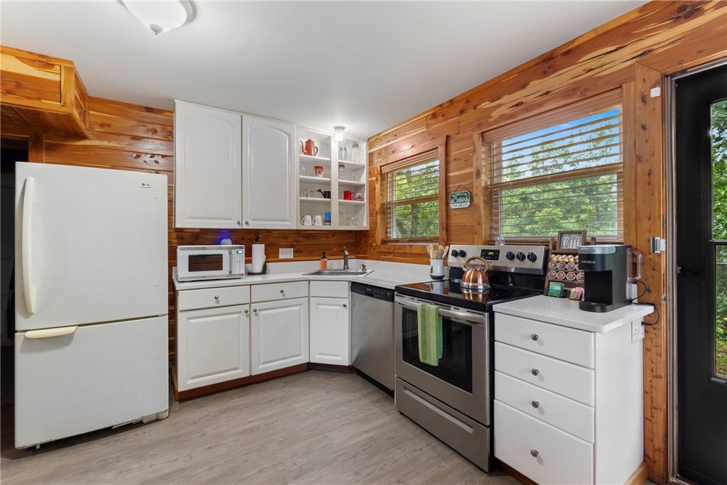 805 County Road 309, Eureka Springs, AR 72632