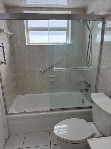 5061 W Oakland Park Blvd 211, Lauderdale Lakes, FL 33313