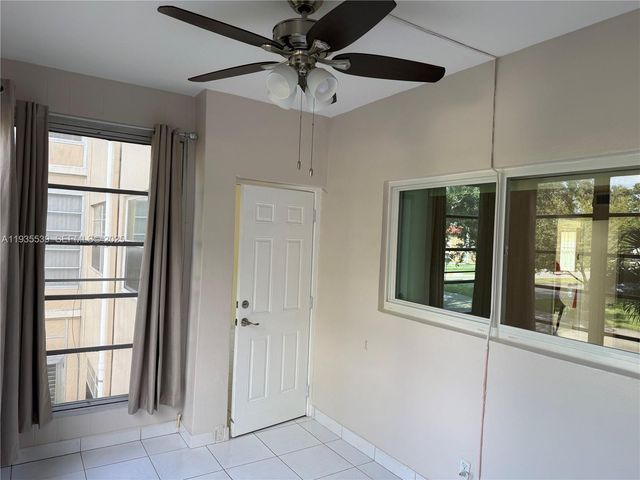 5061 W Oakland Park Blvd 211, Lauderdale Lakes, FL 33313