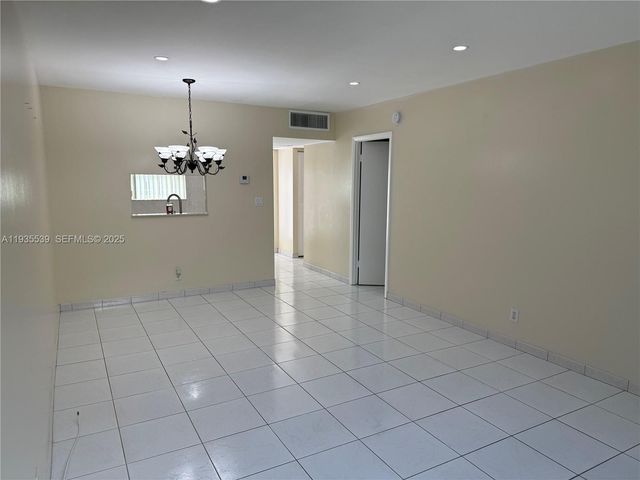 5061 W Oakland Park Blvd 211, Lauderdale Lakes, FL 33313