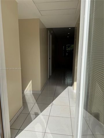 5061 W Oakland Park Blvd 211, Lauderdale Lakes, FL 33313