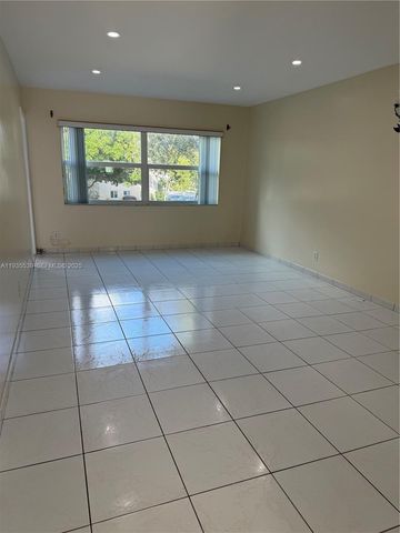 5061 W Oakland Park Blvd 211, Lauderdale Lakes, FL 33313