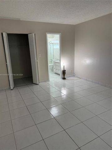 5061 W Oakland Park Blvd 211, Lauderdale Lakes, FL 33313