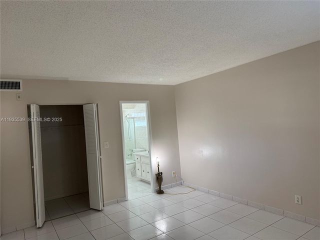 5061 W Oakland Park Blvd 211, Lauderdale Lakes, FL 33313