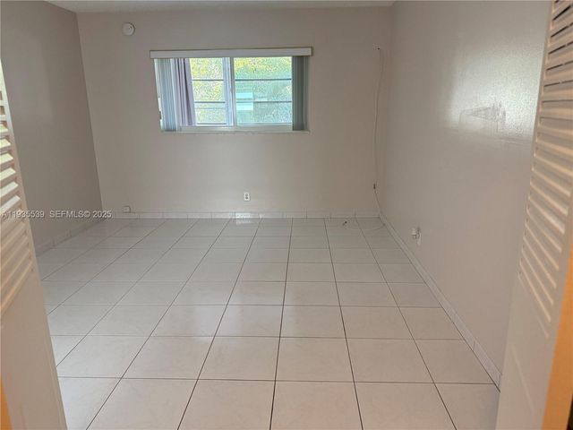 5061 W Oakland Park Blvd 211, Lauderdale Lakes, FL 33313