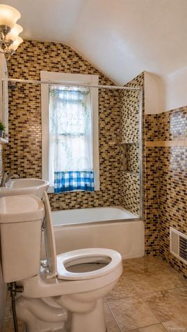 6131 Appoline Street, Dearborn, MI 48126