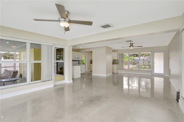 907 SE 12th Avenue, Deerfield Beach, FL 33441