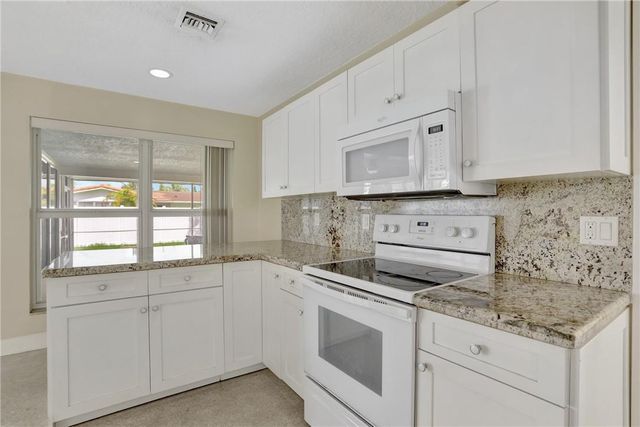 907 SE 12th Avenue, Deerfield Beach, FL 33441