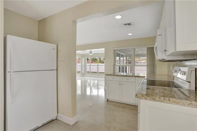 907 SE 12th Avenue, Deerfield Beach, FL 33441