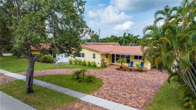 907 SE 12th Avenue, Deerfield Beach, FL 33441