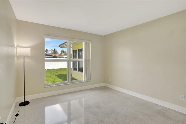 907 SE 12th Avenue, Deerfield Beach, FL 33441