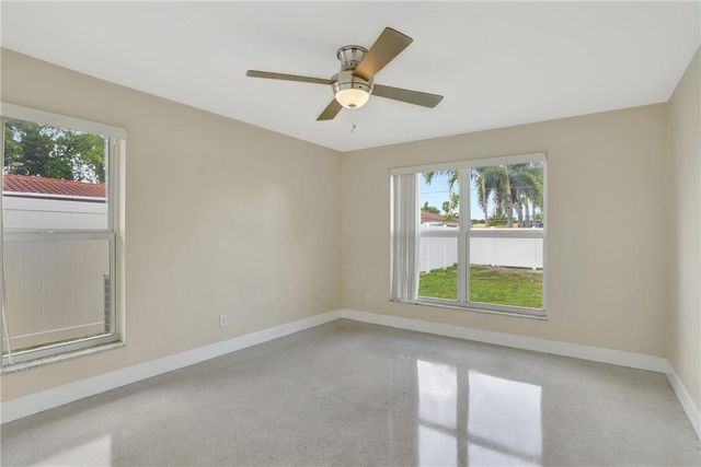 907 SE 12th Avenue, Deerfield Beach, FL 33441