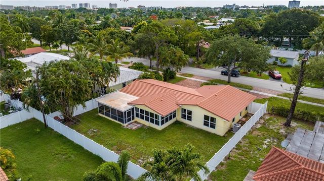 907 SE 12th Avenue, Deerfield Beach, FL 33441