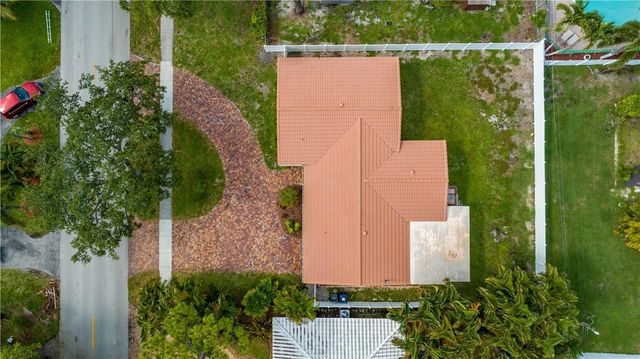 907 SE 12th Avenue, Deerfield Beach, FL 33441