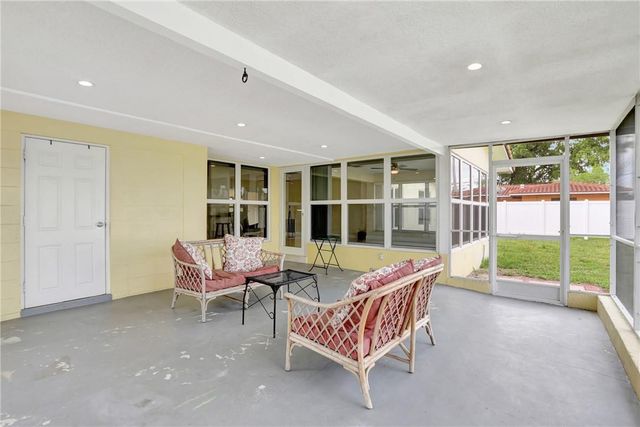 907 SE 12th Avenue, Deerfield Beach, FL 33441