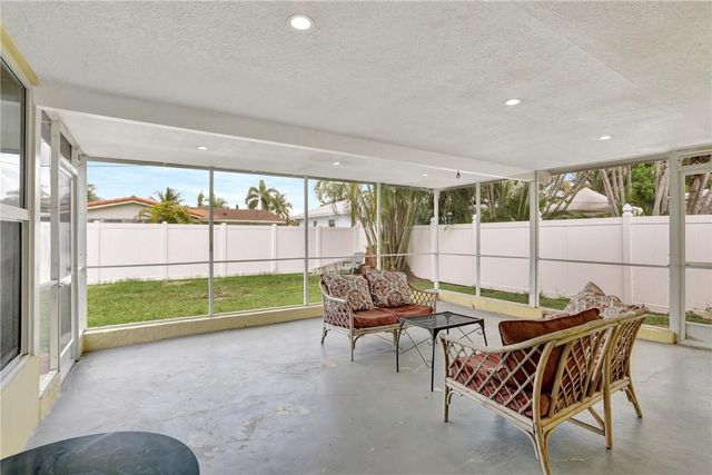 907 SE 12th Avenue, Deerfield Beach, FL 33441