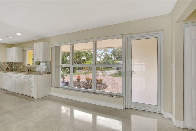 907 SE 12th Avenue, Deerfield Beach, FL 33441