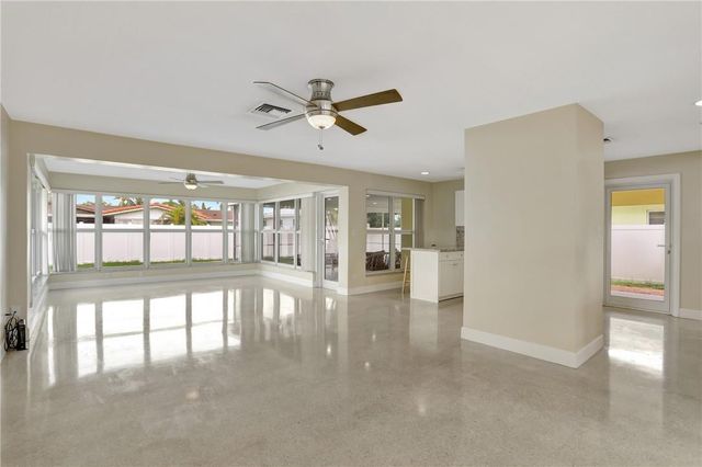 907 SE 12th Avenue, Deerfield Beach, FL 33441