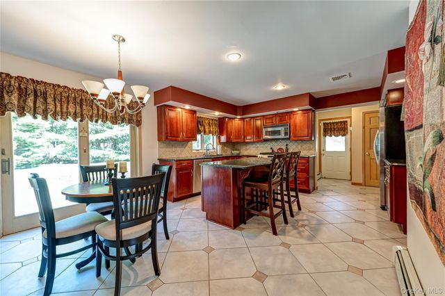 11 Annemarie Drive, Saint James, NY 11780