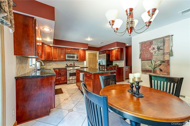 11 Annemarie Drive, Saint James, NY 11780