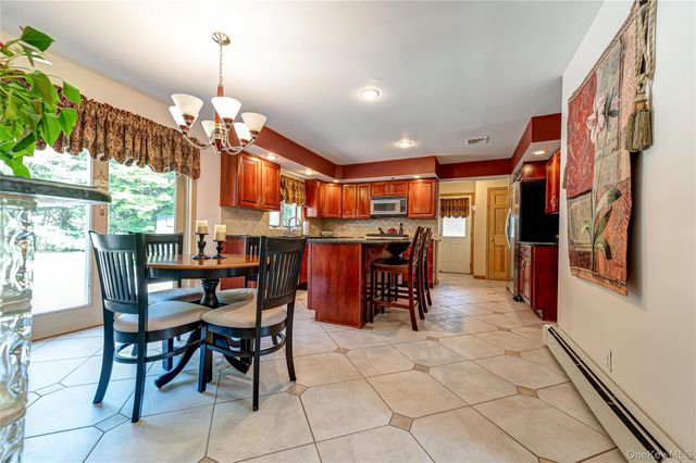 11 Annemarie Drive, Saint James, NY 11780