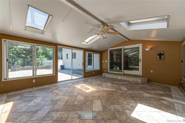 11 Annemarie Drive, Saint James, NY 11780