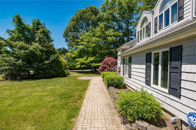11 Annemarie Drive, Saint James, NY 11780
