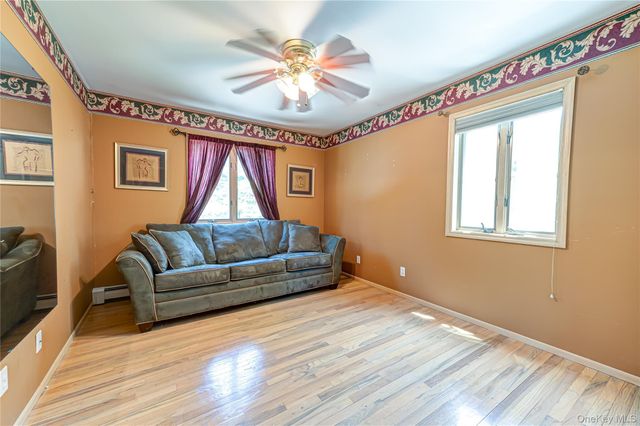 11 Annemarie Drive, Saint James, NY 11780