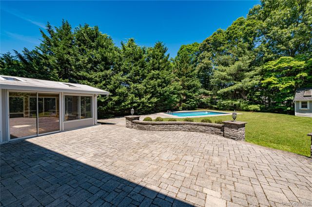 11 Annemarie Drive, Saint James, NY 11780