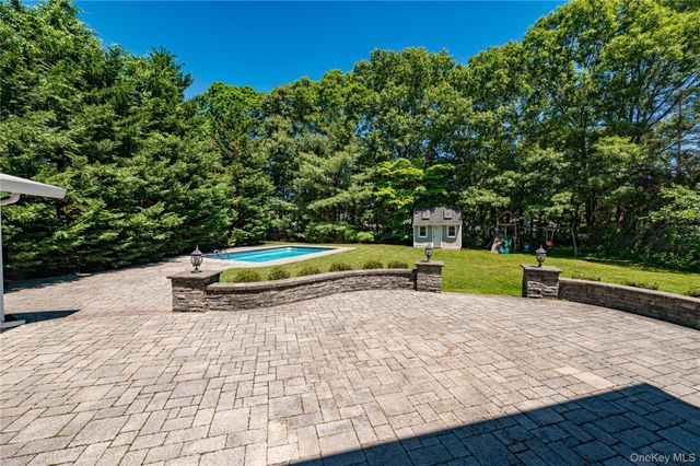 11 Annemarie Drive, Saint James, NY 11780