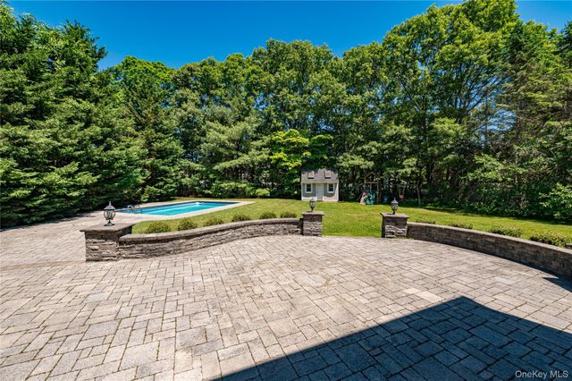 11 Annemarie Drive, Saint James, NY 11780