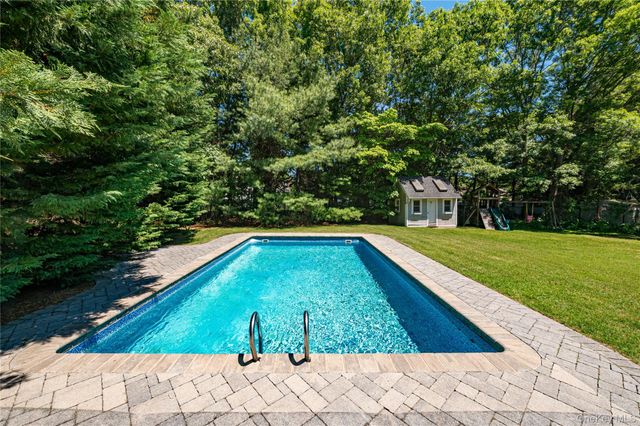 11 Annemarie Drive, Saint James, NY 11780