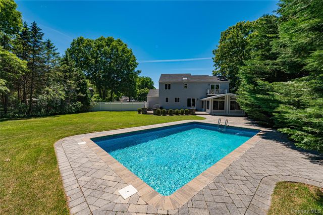 11 Annemarie Drive, Saint James, NY 11780