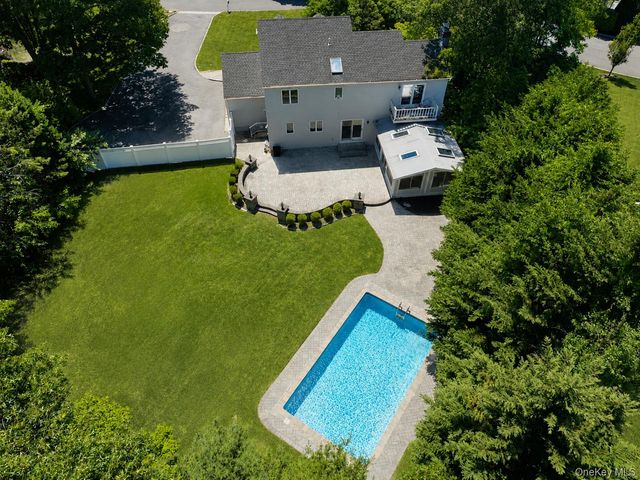 11 Annemarie Drive, Saint James, NY 11780