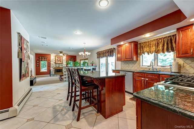 11 Annemarie Drive, Saint James, NY 11780