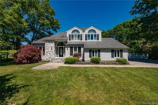 11 Annemarie Drive, Saint James, NY 11780