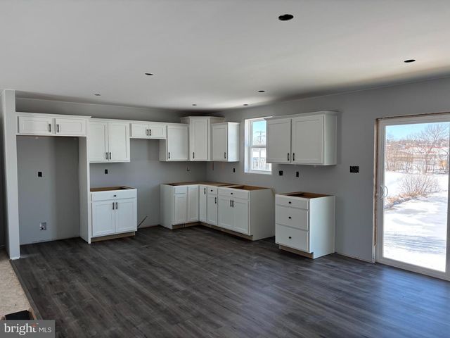 107 MEADOWCREEK DR N, Chambersburg, PA 17202