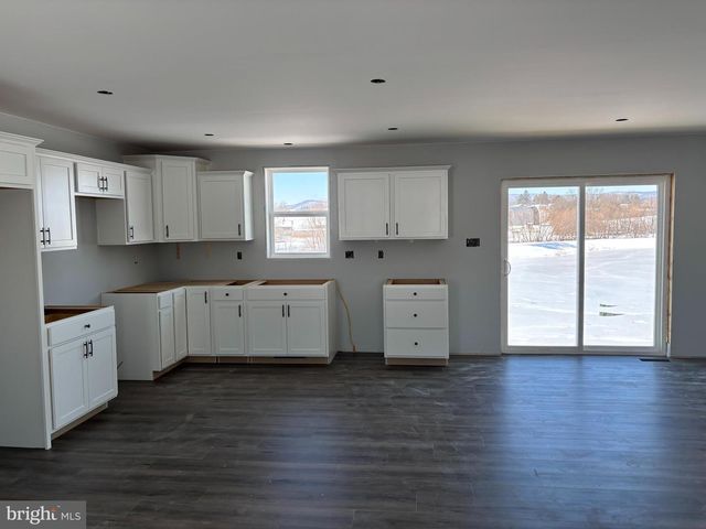 107 MEADOWCREEK DR N, Chambersburg, PA 17202