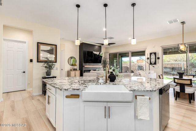 13215 N Stonecrop Lane, Oro Valley, AZ 85755