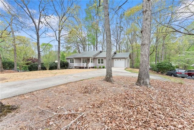 3112 Hidden Pass, Gainesville, GA 30506