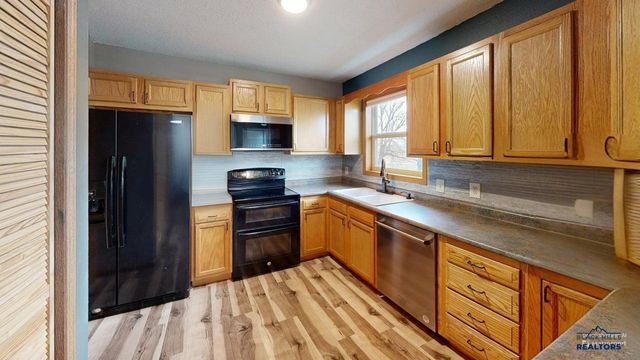3715 LAWRENCE DR, Rapid City, SD 57701