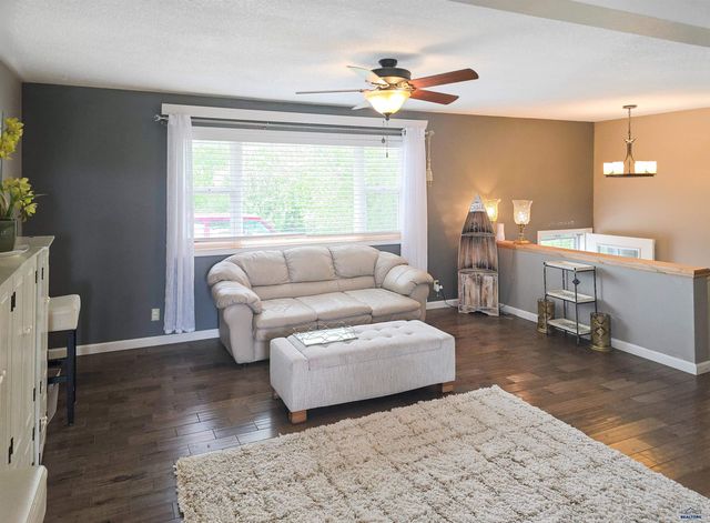 3715 LAWRENCE DR, Rapid City, SD 57701