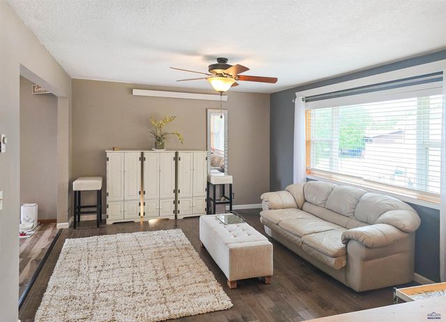 3715 LAWRENCE DR, Rapid City, SD 57701